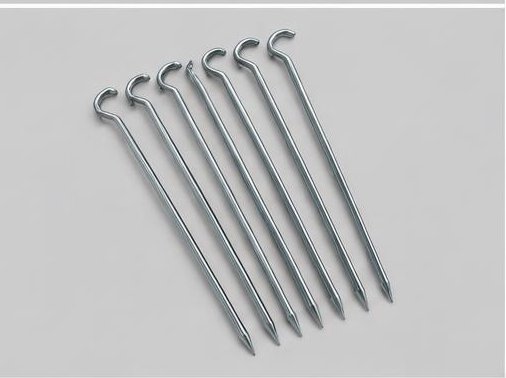 Heringe aus Stahl (Set) – KI-generiertes Beispiel der Ausrüstungsart, kein konkretes Amazon-Produkt