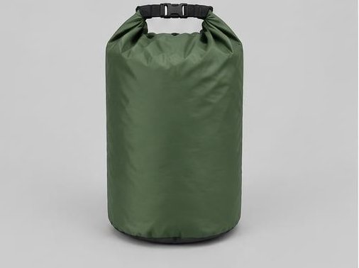 Wasserdichter Packsack – KI-generiertes Beispiel der Ausrüstungsart, kein konkretes Amazon-Produkt